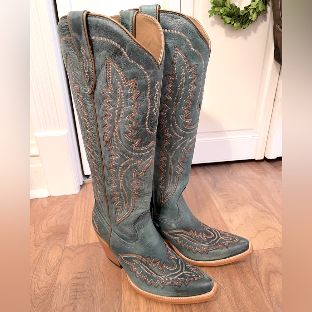 Ariat Casanova boot size 8, turquoise